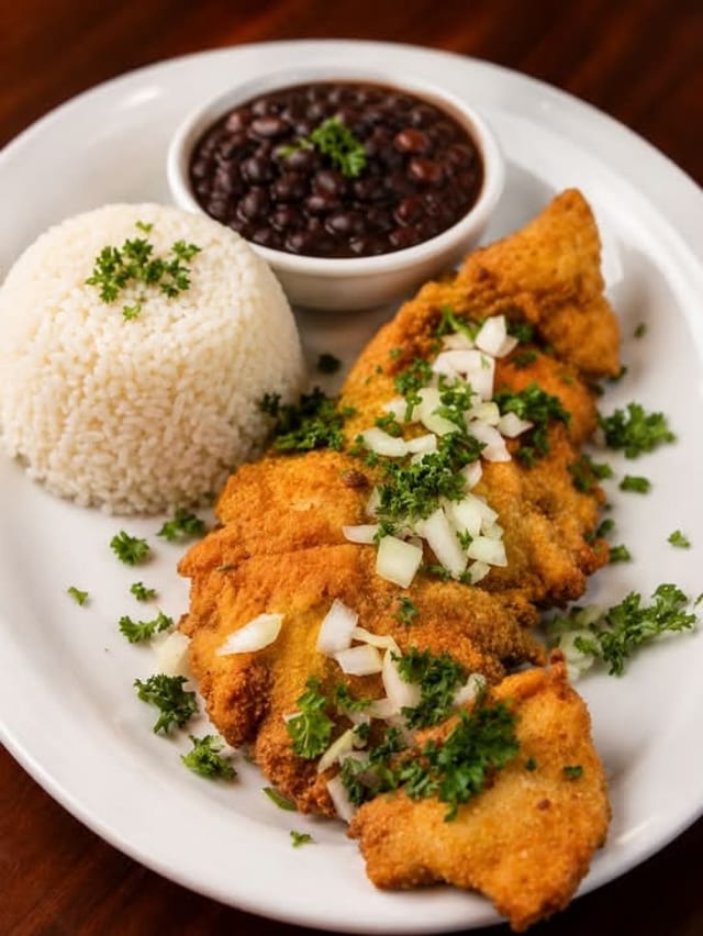BISTEC DE CERDO EMPANIZADO (Breaded Pork Steak).
