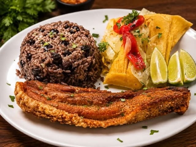 TRIO CUBANO (Chicharron, Moro Y Tamal en Hoja).