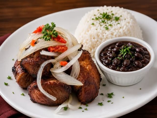 MASAS DE CERDO FRITA (Fried Pork Chunks).