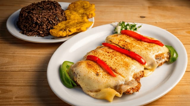 Bistec de Pollo Empanizado a la Milanesa.